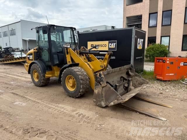 CAT 906M Iekrāvēji uz riteņiem