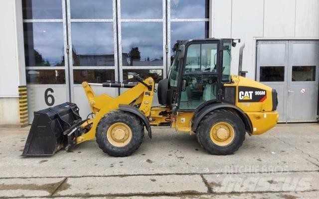 CAT 906M Iekrāvēji uz riteņiem