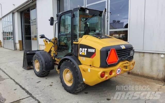 CAT 906M Iekrāvēji uz riteņiem