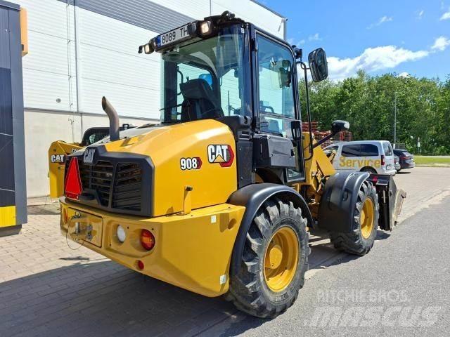 CAT 908 Iekrāvēji uz riteņiem