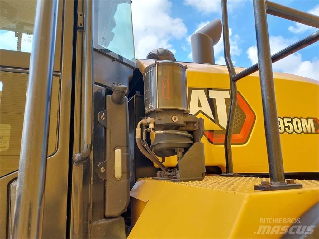 CAT 950M Iekrāvēji uz riteņiem
