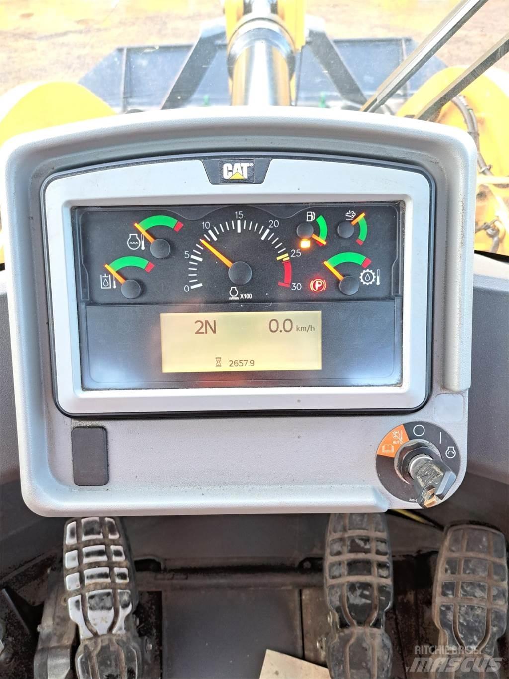 CAT 950M Iekrāvēji uz riteņiem