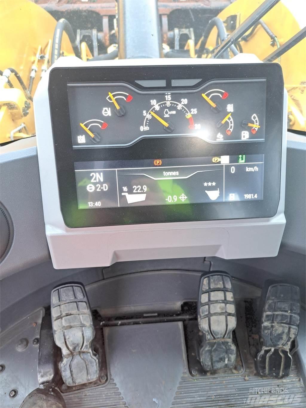 CAT 962 Iekrāvēji uz riteņiem
