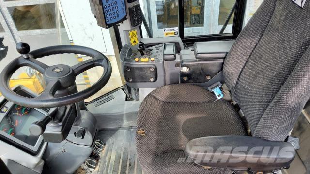 CAT 962K Iekrāvēji uz riteņiem