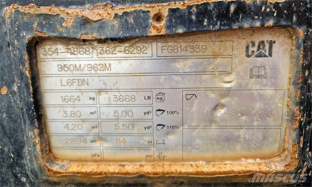 CAT 962M Iekrāvēji uz riteņiem