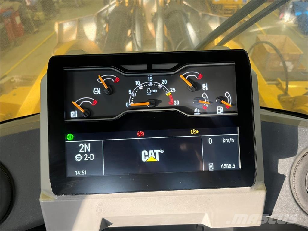 CAT 982 Iekrāvēji uz riteņiem