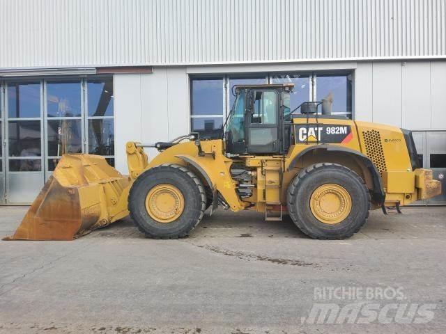 CAT 982M Iekrāvēji uz riteņiem