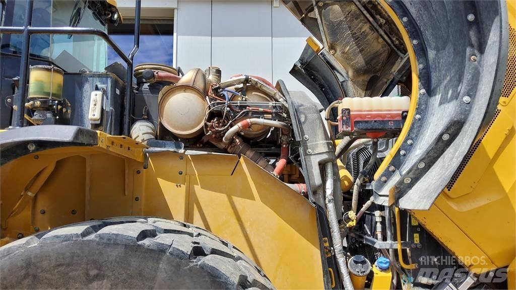 CAT 982M Iekrāvēji uz riteņiem
