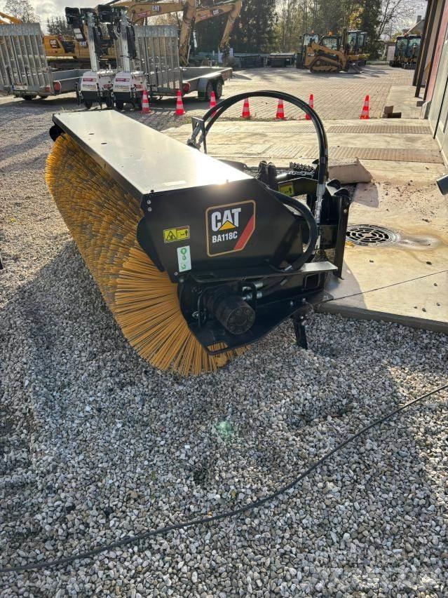 CAT Broom BA118C Lietoti riteņu kompaktiekrāvēji