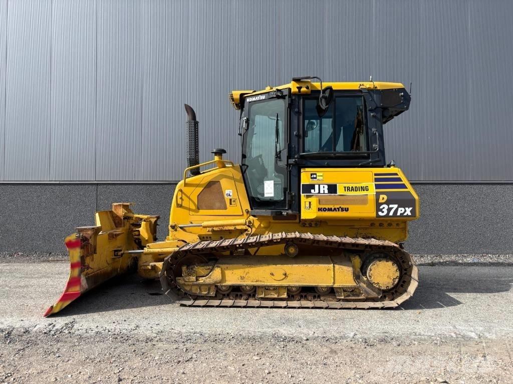 Komatsu D37 PX-23 Kāpurķēžu buldozeri
