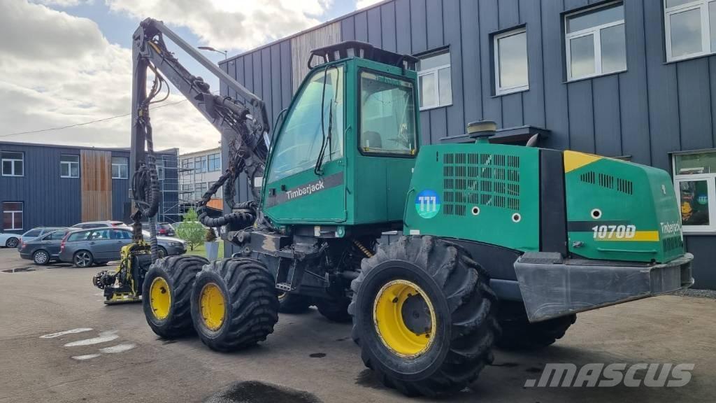 John Deere 1070 D Harvesteri