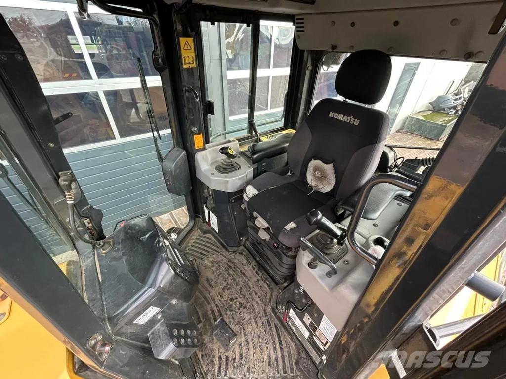 Komatsu D61PX-23 Kāpurķēžu buldozeri