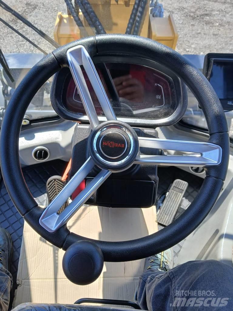 Everun ER 2500 Kāpurķēžu iekrāvēji