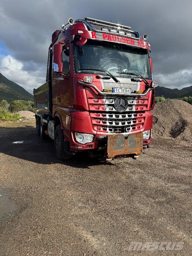 Mercedes-Benz Arocs Pašizgāzējs