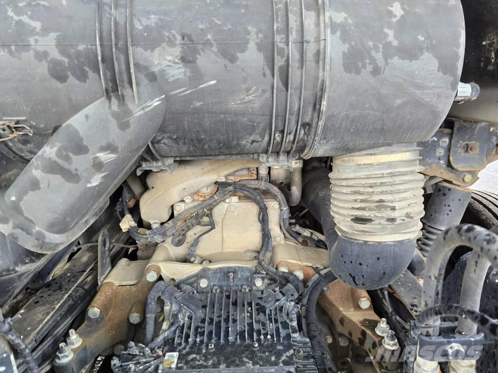 MAN 28.400 Treileri ar āķi