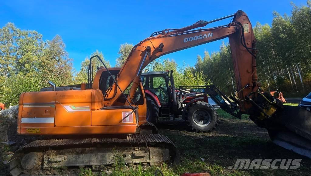 Doosan DX 140 LC Kāpurķēžu ekskavatori