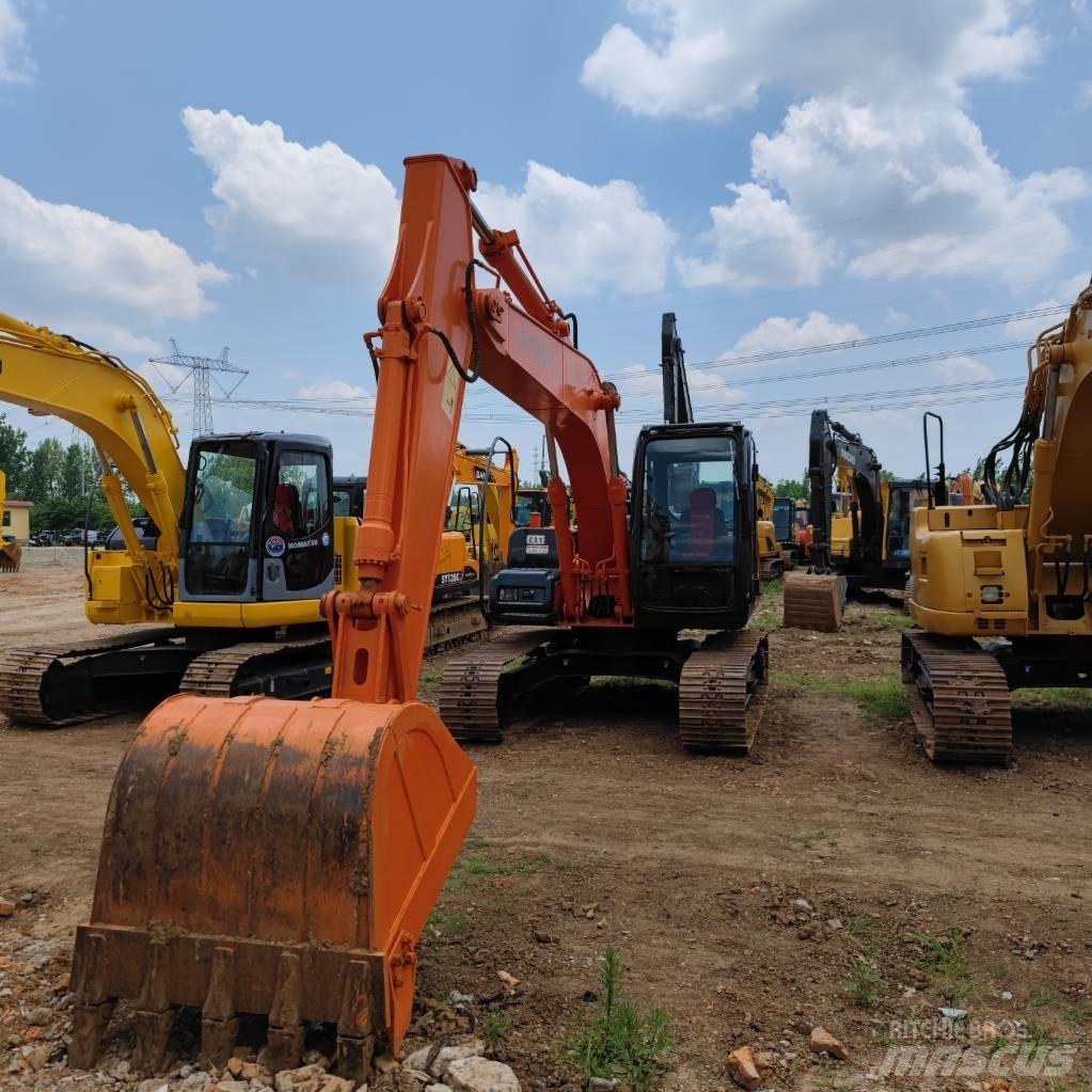 Hitachi ZX 120 Kāpurķēžu ekskavatori