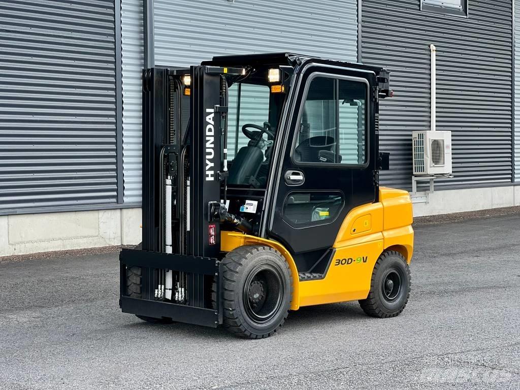 Hyundai 30D-9V Tehnika ar dīzeļa dzinēju