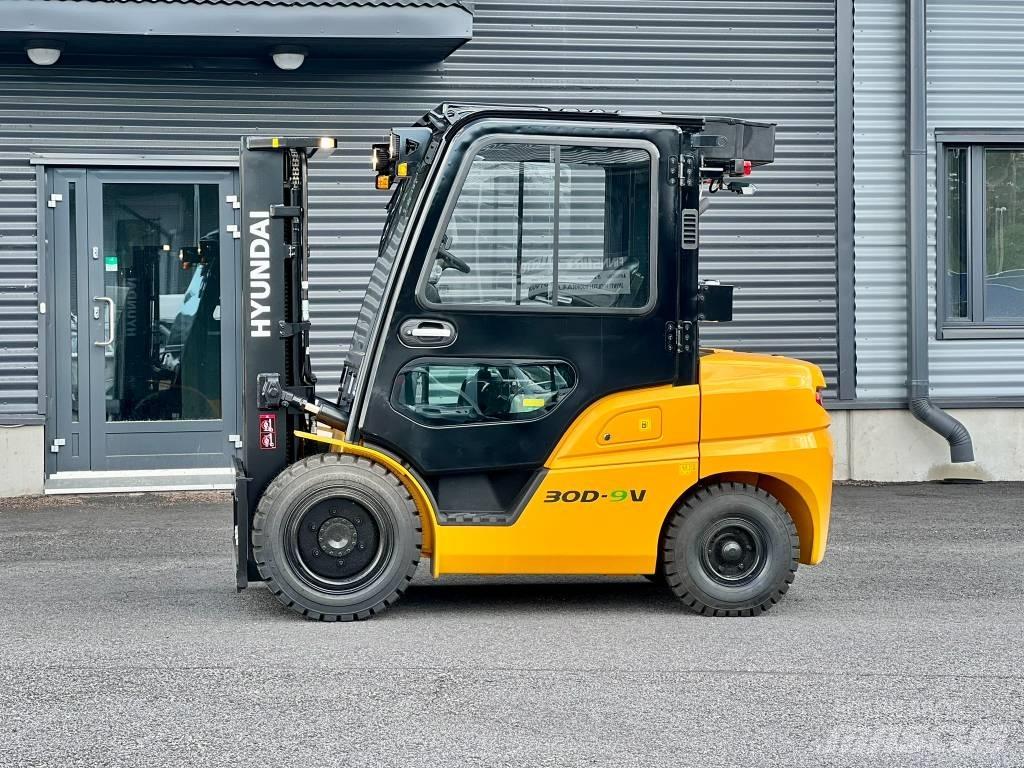 Hyundai 30D-9V Tehnika ar dīzeļa dzinēju