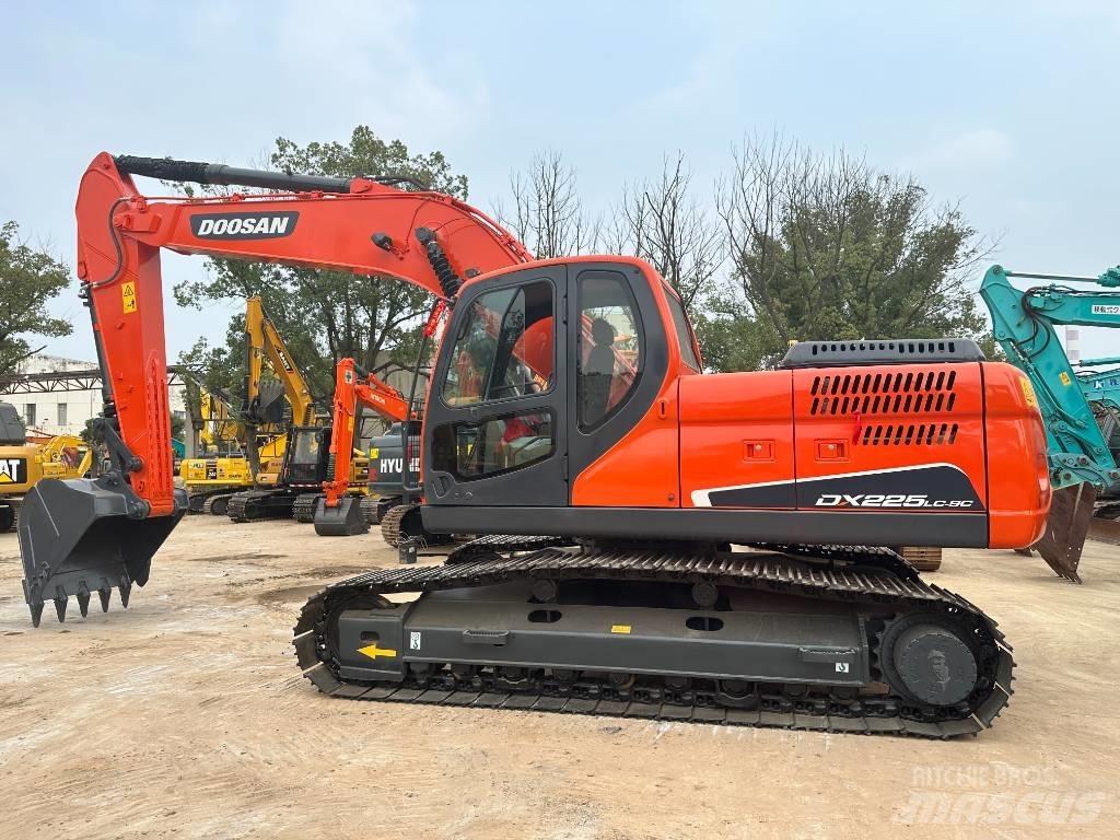 Doosan DX 225 LC-9 Kāpurķēžu ekskavatori