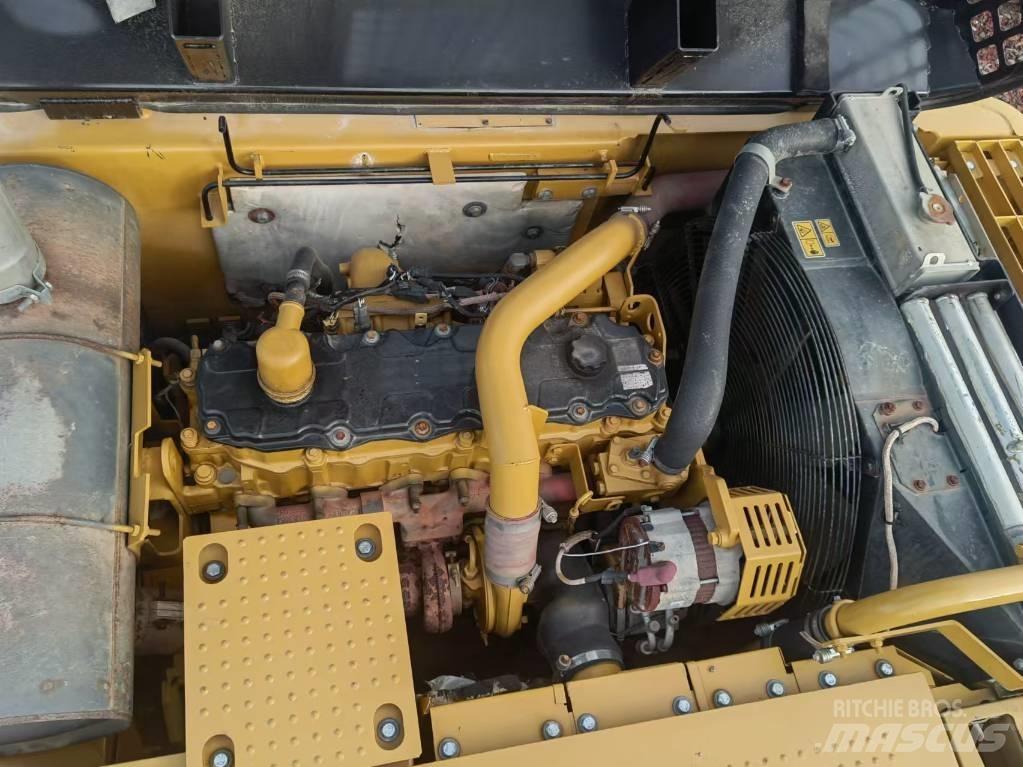 CAT 325 D2 Kāpurķēžu ekskavatori