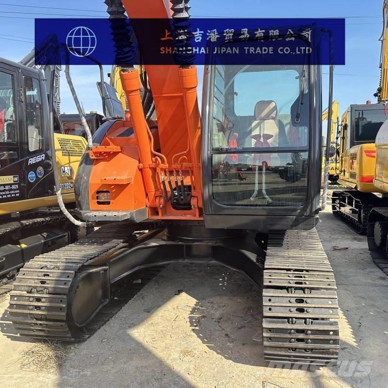 Hitachi ZX 135 Kāpurķēžu ekskavatori