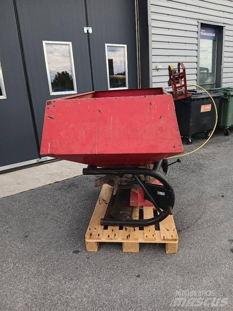 YLÖ Viska 800 Minerālmēslu izkliedētāji
