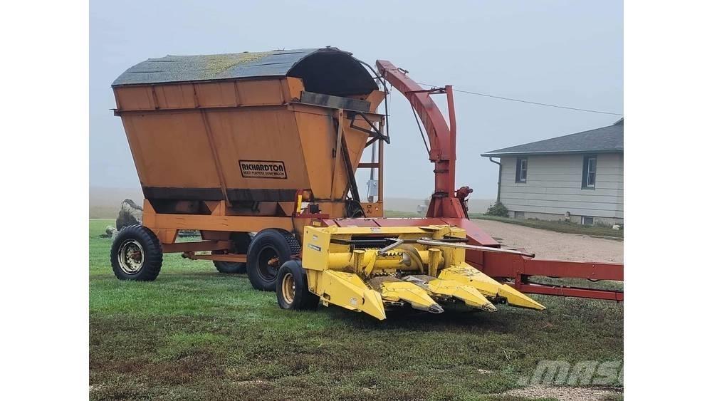 New Holland FP230 Zāles smalcinātāji