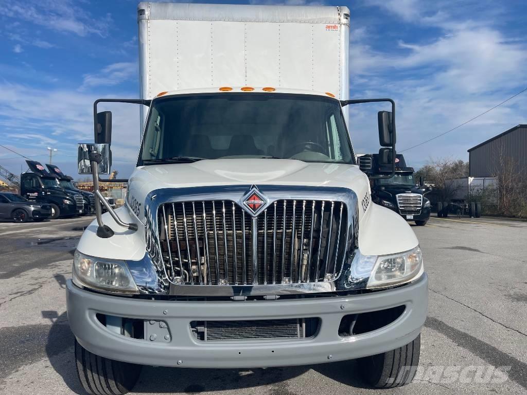 International 4300 Furgons