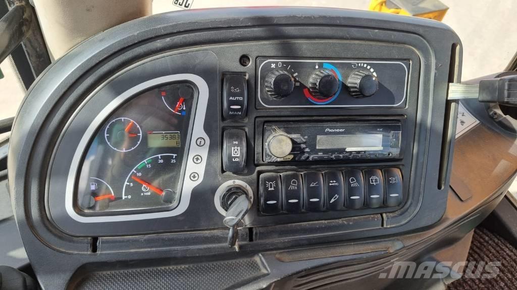 JCB 4 CX Ekskavatori-iekrāvēji
