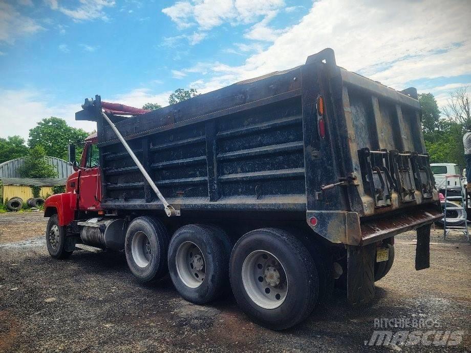 Mack CH613 Pašizgāzējs