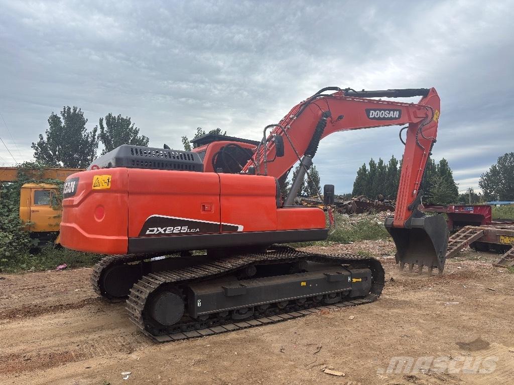 Doosan DX 225 LCA Kāpurķēžu ekskavatori