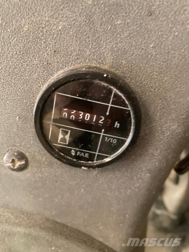 New Holland W 270 B Iekrāvēji uz riteņiem