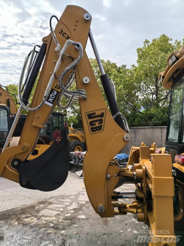 JCB 3 CX Ekskavatori-iekrāvēji