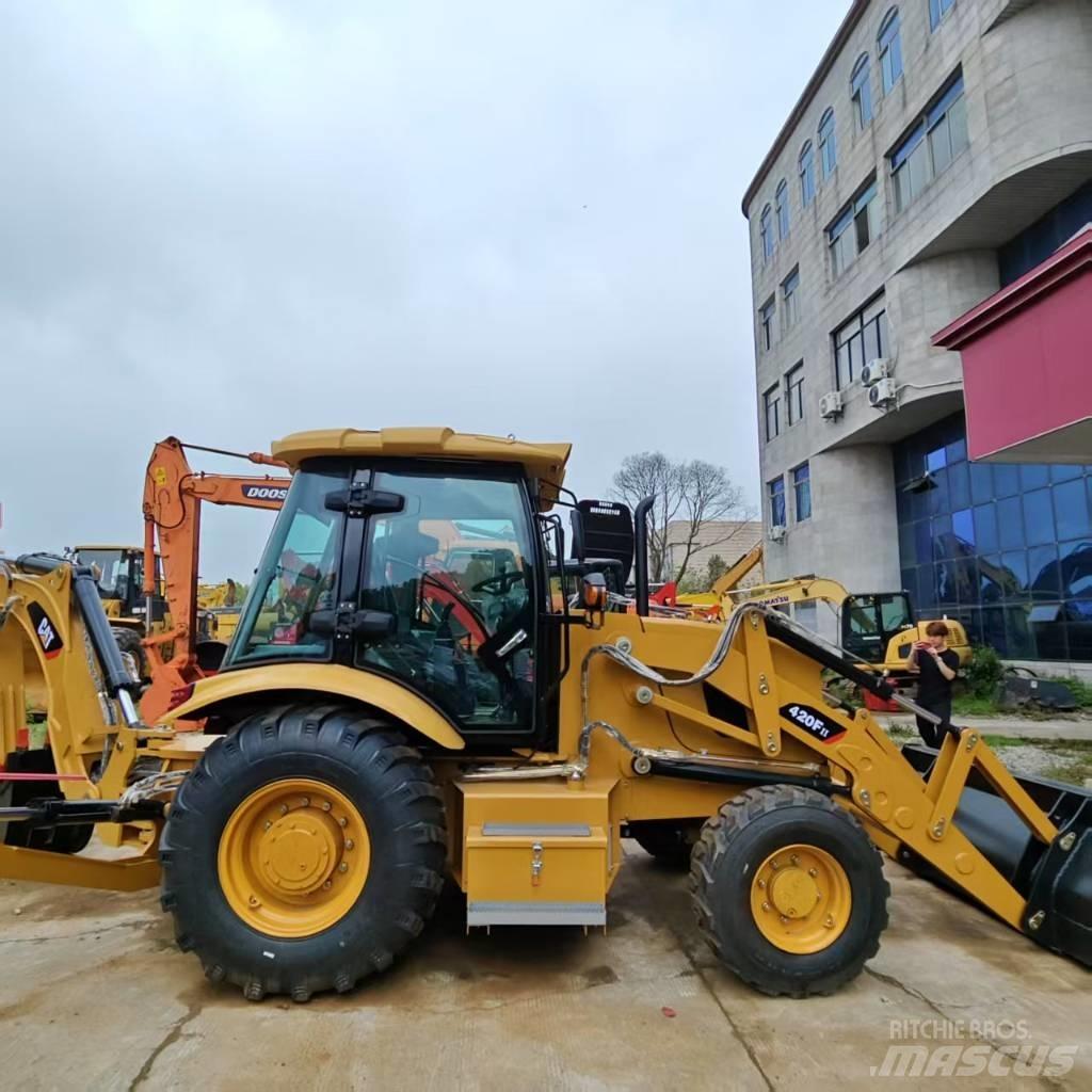 CAT 420 Ekskavatori-iekrāvēji