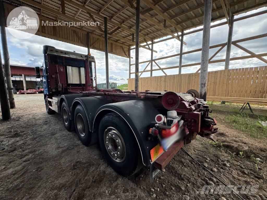 Volvo FH 16 550 Treileri ar āķi