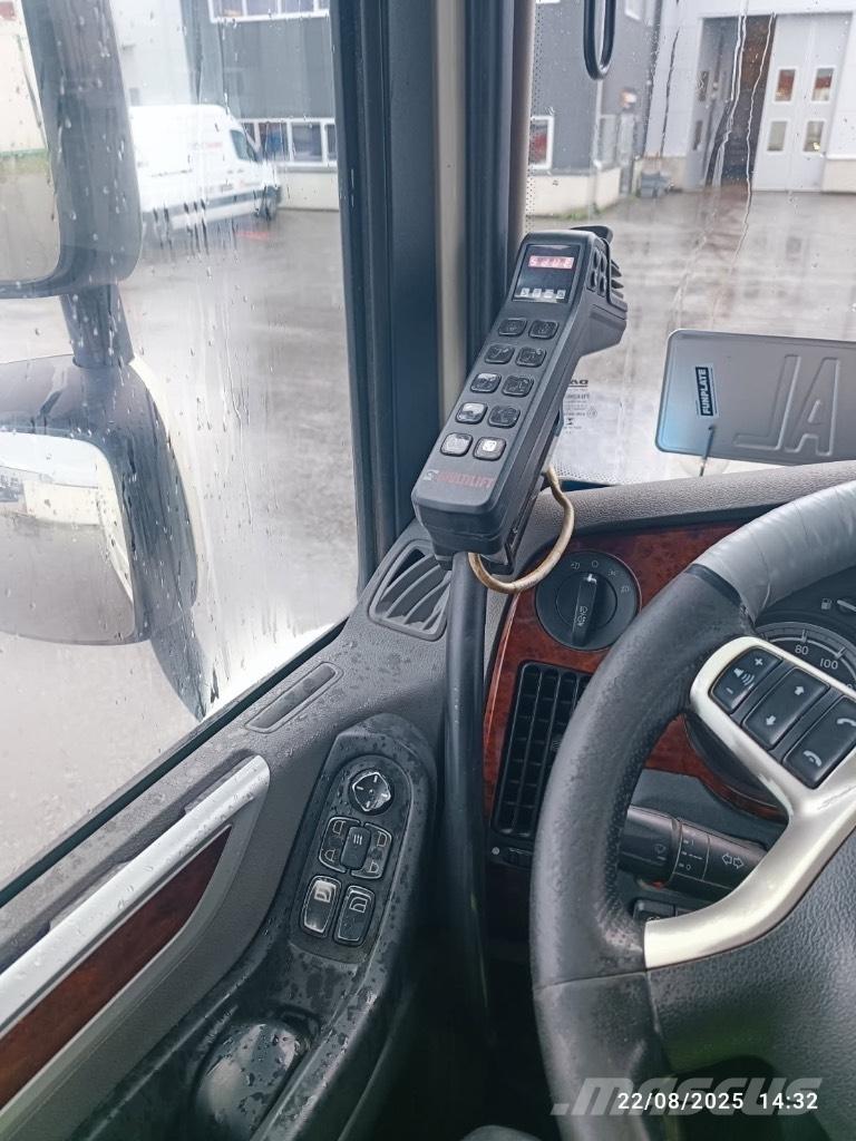 DAF XF 510 Treileri ar āķi