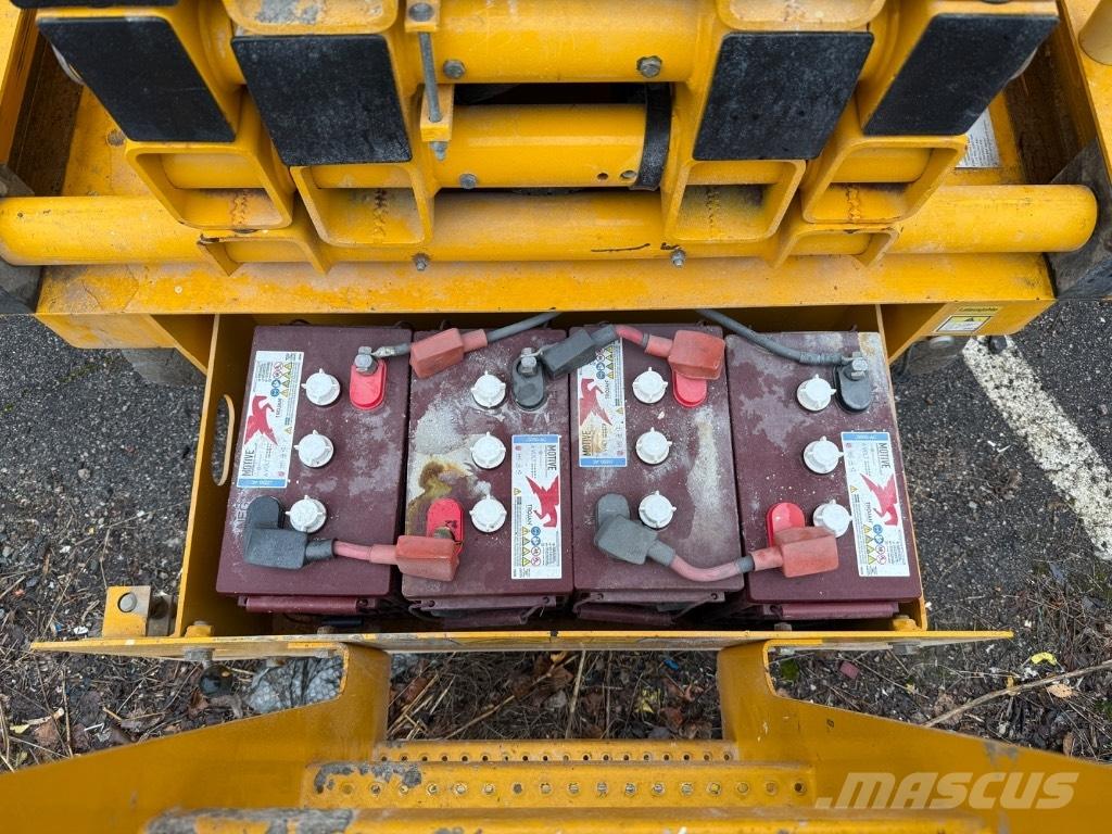 Haulotte Compact 14 Šķerveida pacēlāji