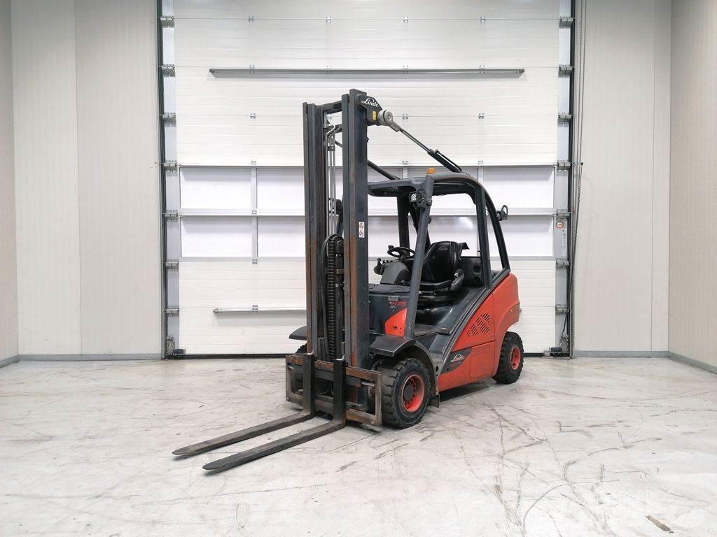 Linde H25D-02 Tehnika ar dīzeļa dzinēju