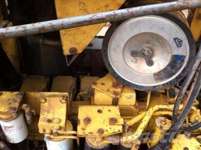 Komatsu d155a-3 Kāpurķēžu buldozeri