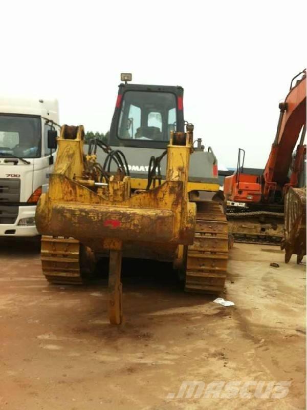 Komatsu d155a-3 Kāpurķēžu buldozeri