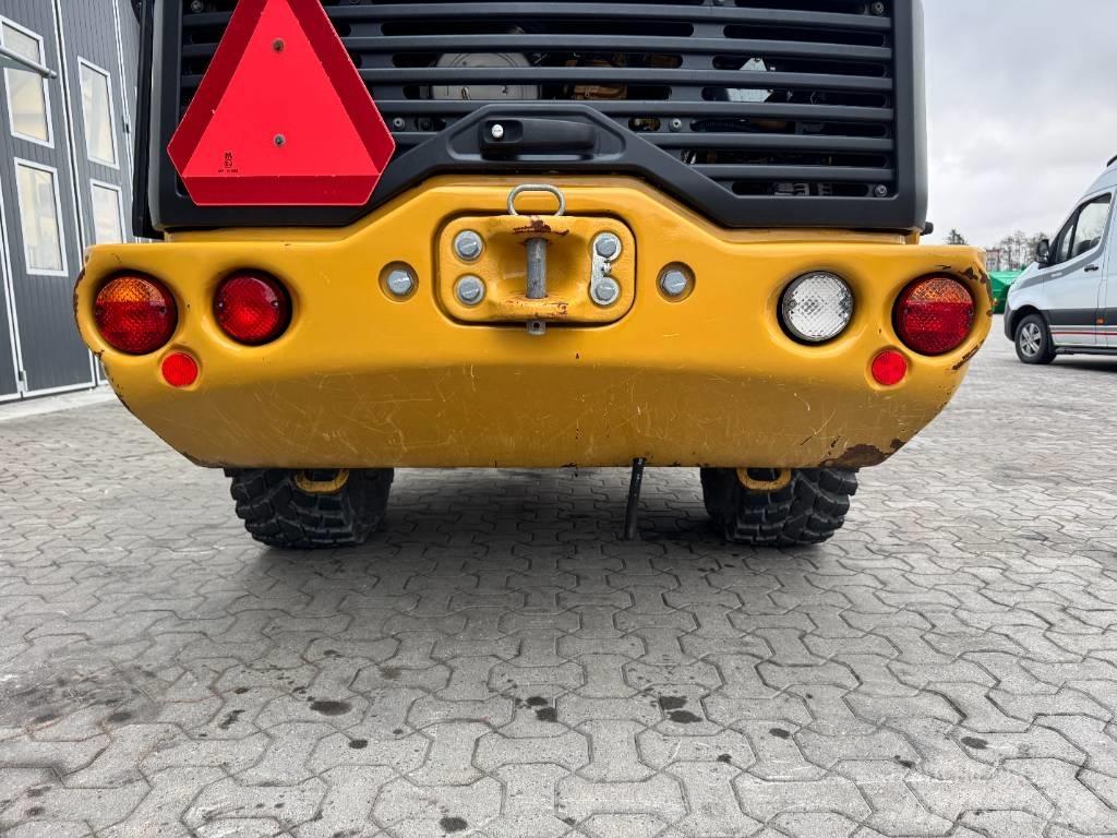 CAT 906M 35 km/h Iekrāvēji uz riteņiem