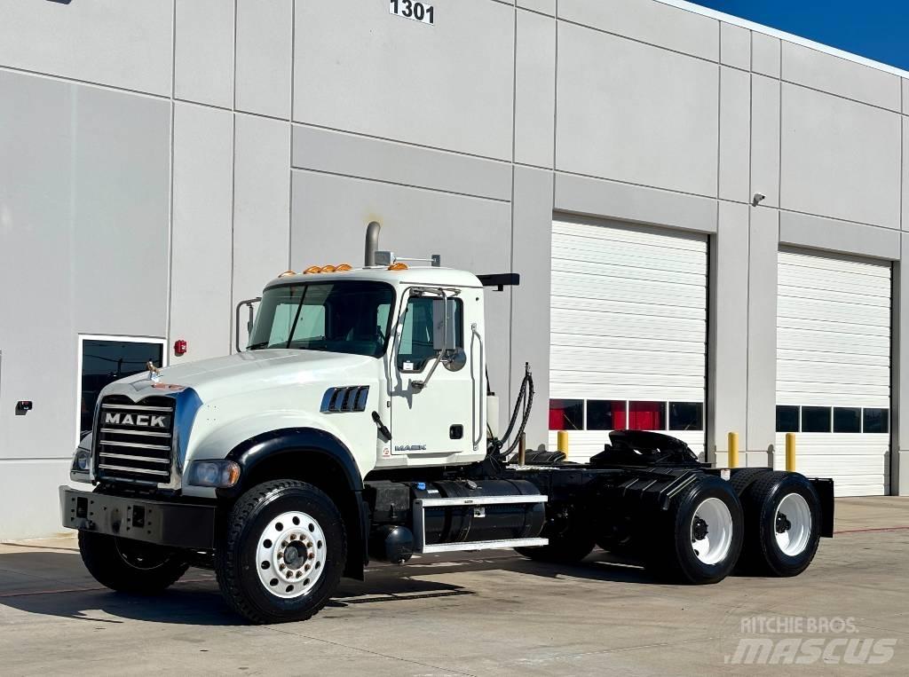 Mack Granite Vilcēji