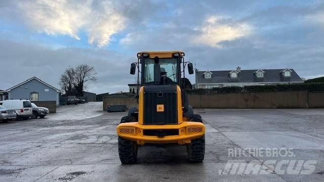 JCB 411 Iekrāvēji uz riteņiem
