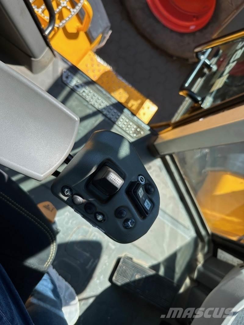 JCB 457 Agri Iekrāvēji uz riteņiem