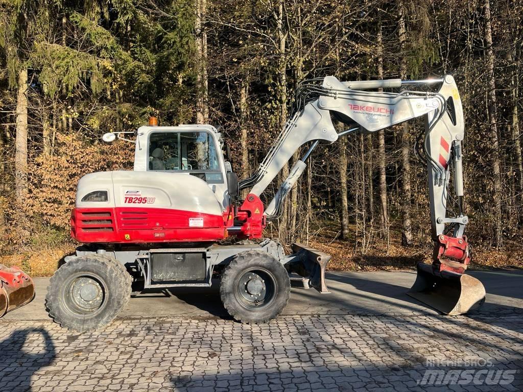 Takeuchi TB295W Ekskavatori uz riteņiem