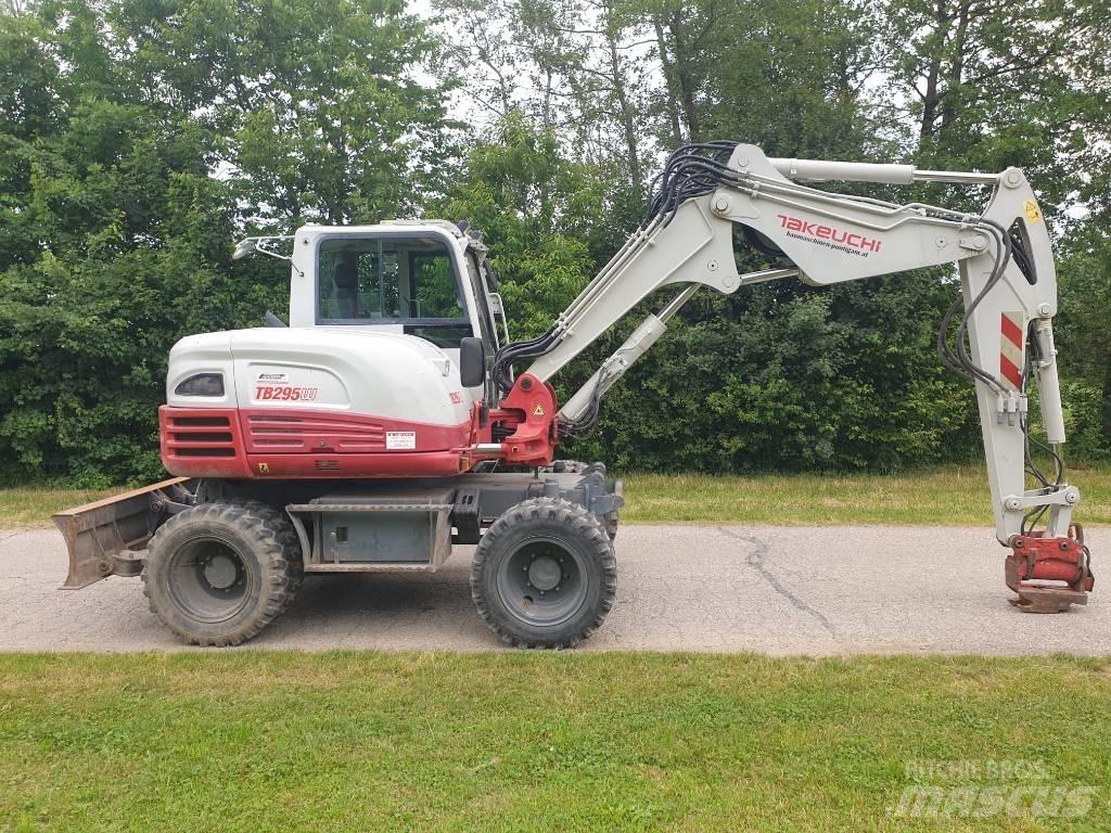 Takeuchi TB295W Ekskavatori uz riteņiem