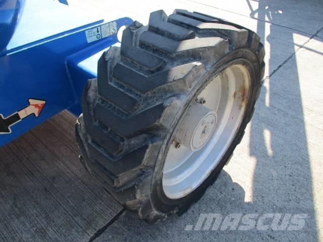 JLG 600 AJ (253) Kompakts pacēlājs ar rotējošu strēli