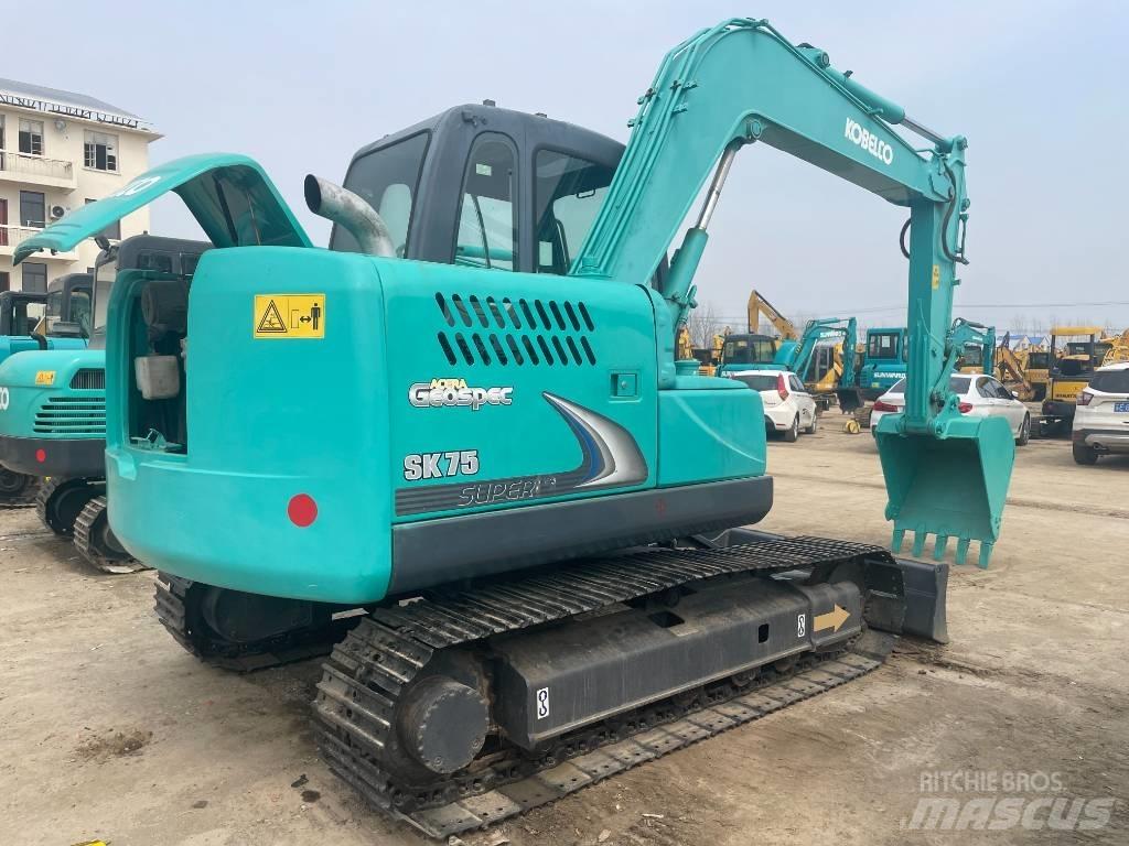 Kobelco SK 75 Kāpurķēžu ekskavatori