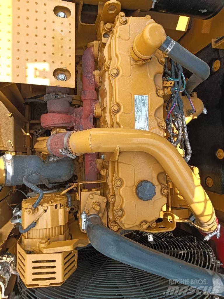 CAT 324D2 Vidēja lieluma ekskavatori 7 t - 12 t